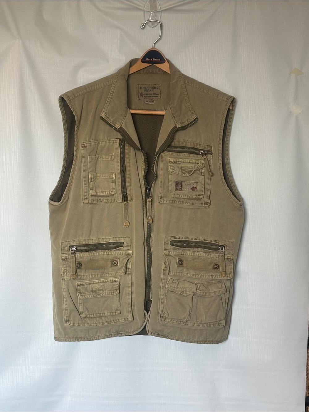B.W. CHENG WEAR Men's Beige Fishing Vest XXL-54 Cotton Zip Pockets Sleeveless